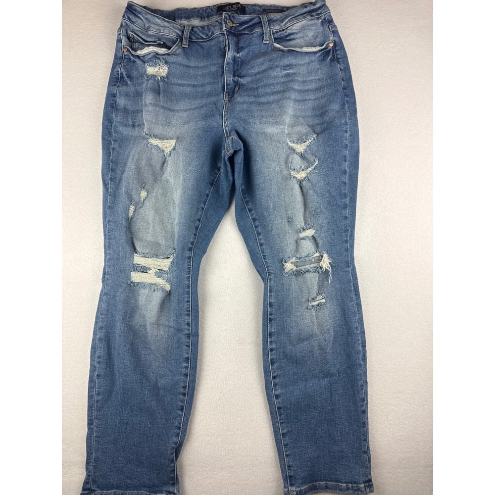 Judy Blue Boyfriend Fit Distressed Jeans 20W Medium Wash Ripped JB88404 LT